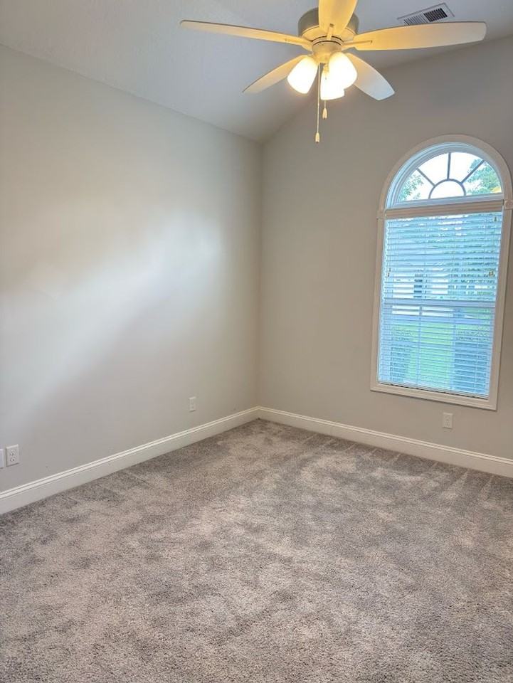 600 Eagle Blvd - Photo 3 of 27