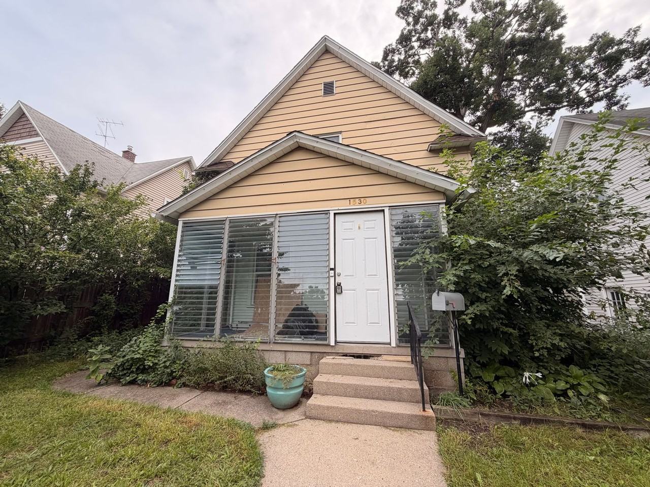 1530 North Ave Ne - Photo 2 of 20