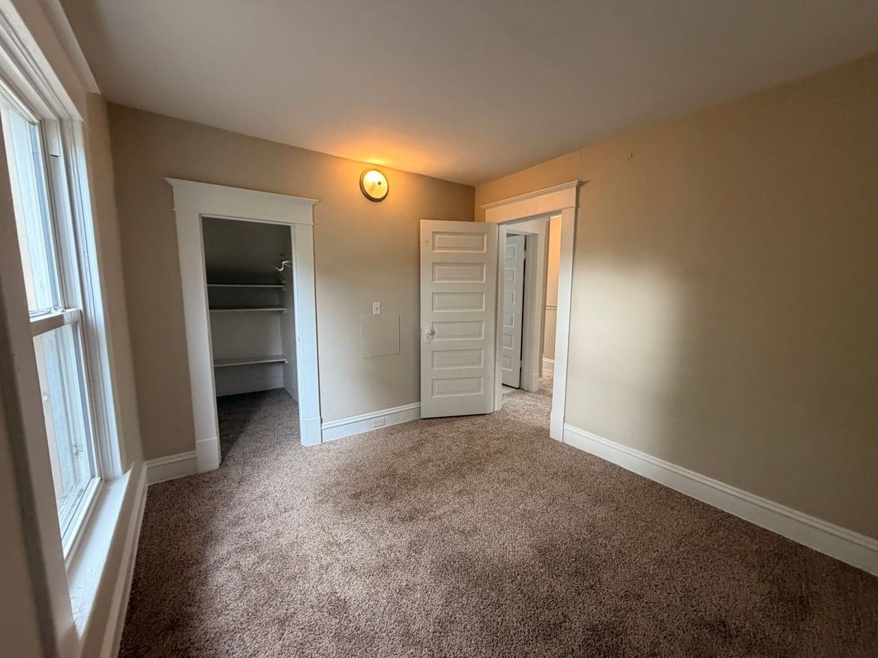 1530 North Ave Ne - Photo 3 of 20