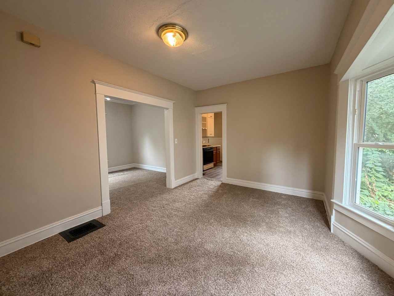 1530 North Ave Ne - Photo 4 of 20