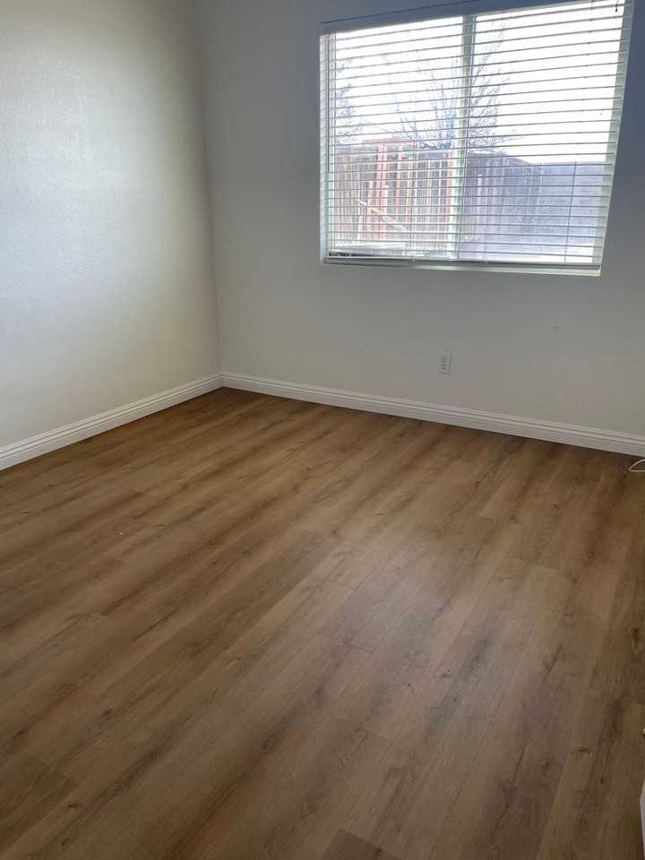 12866 Brookdale St - Photo 4 of 16