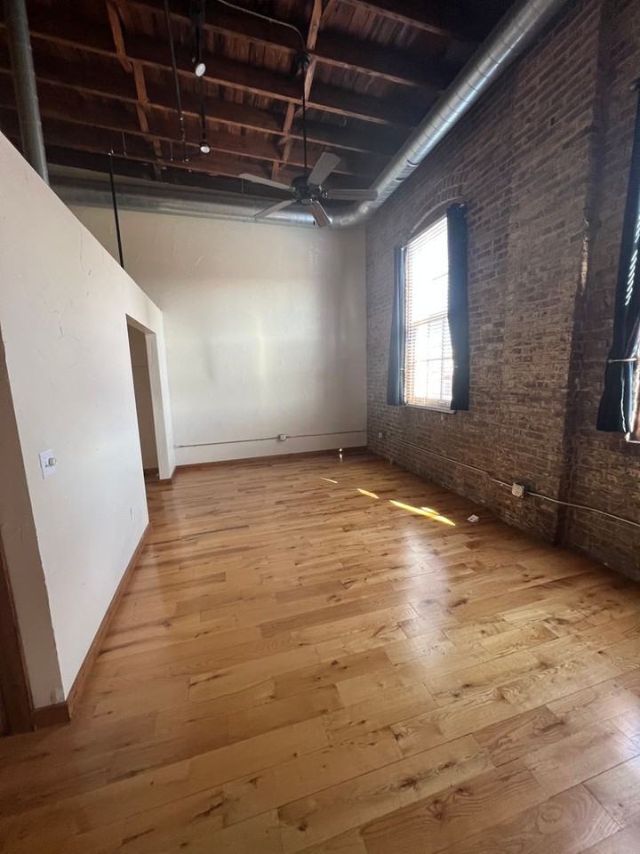 601 601 N National #239 - Photo 5 of 14