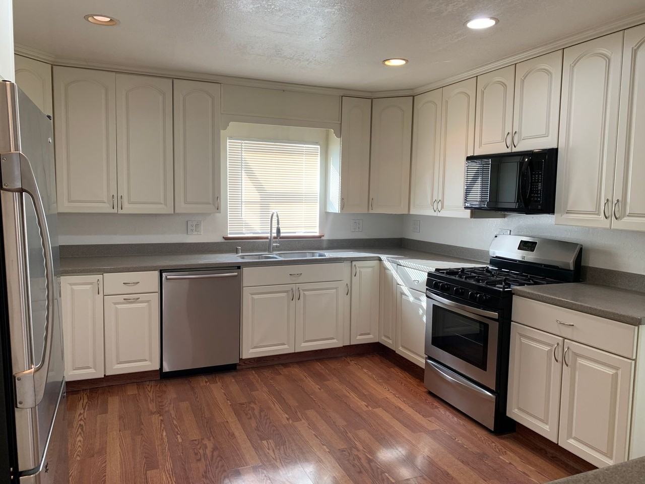 602 El Margarita Rd - Photo 4 of 12