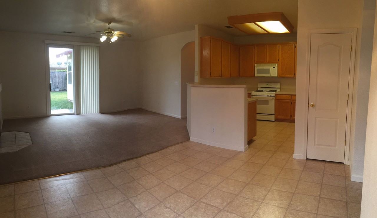 1502 Berkshire Dr - Photo 2 of 5