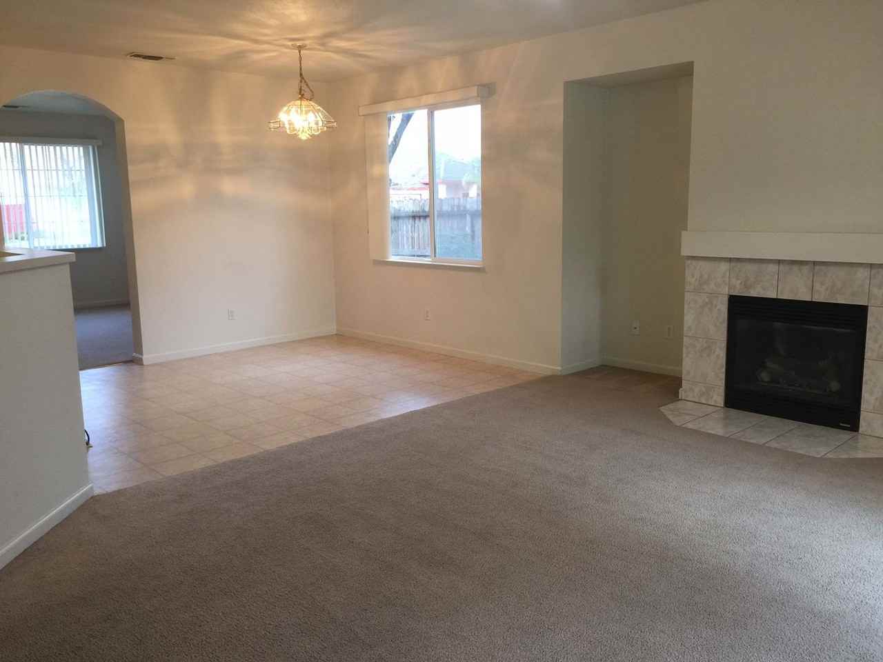 1502 Berkshire Dr - Photo 3 of 5