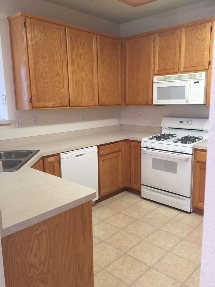 1502 Berkshire Dr - Photo 4 of 5