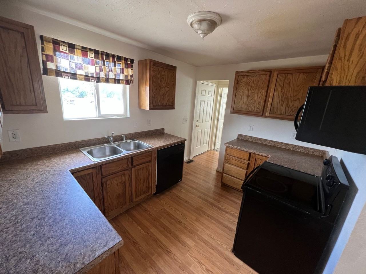 568 E 200 S - Photo 6 of 20