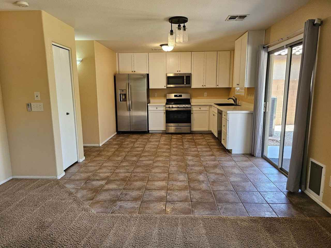 42804 W Sunland Dr - Photo 7 of 34