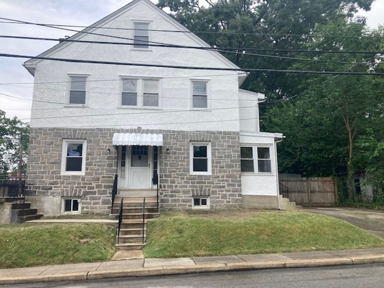 143 N Highland Ave - Photo 2 of 41