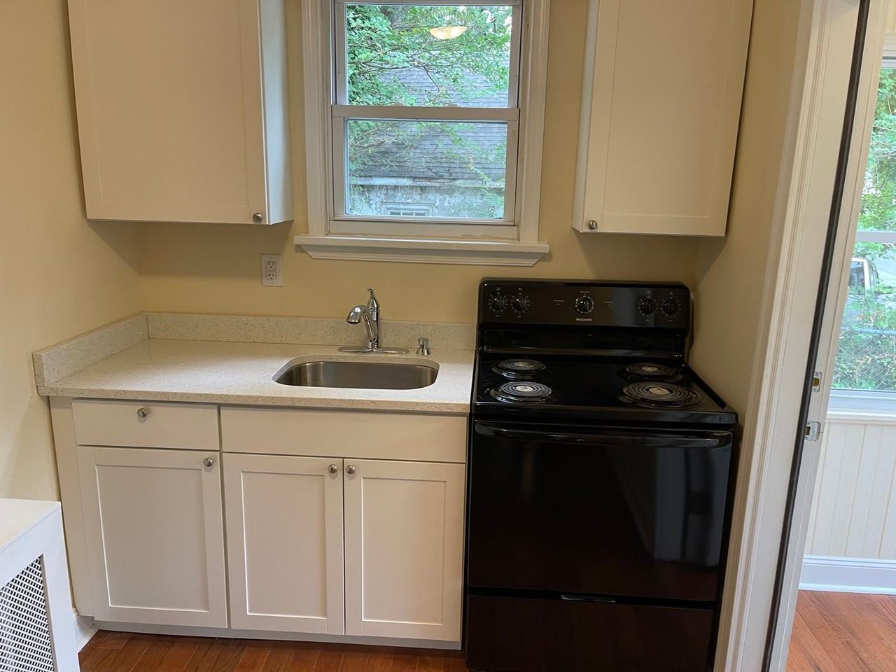 143 N Highland Ave - Photo 5 of 41