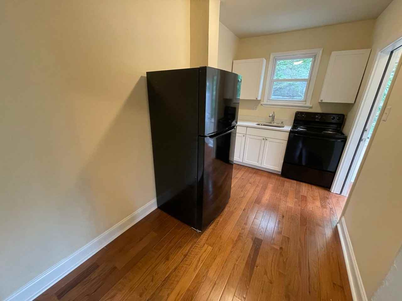 143 N Highland Ave - Photo 6 of 41