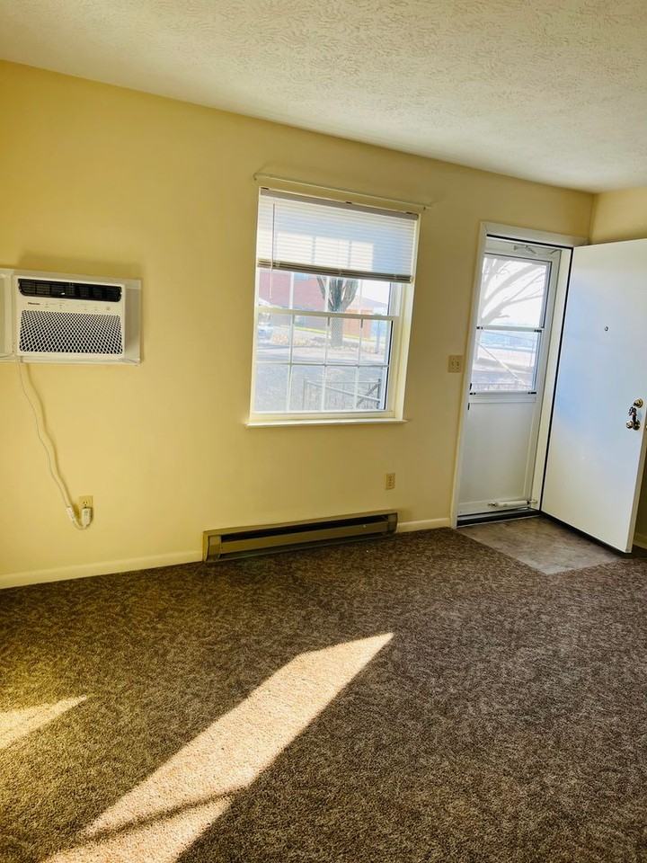 191 Rockingham Dr Apt A - Photo 2 of 7