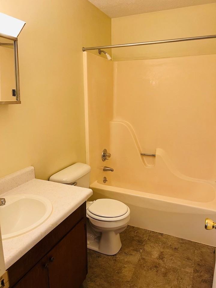 191 Rockingham Dr Apt A - Photo 7 of 7