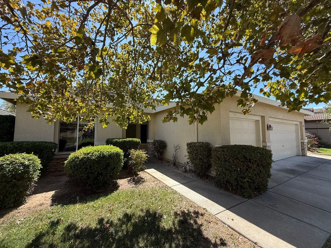 10140 Frank Greg Way - Photo 2 of 14
