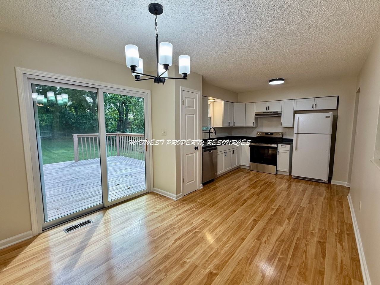 1104 Ne 10th St - Photo 5 of 27