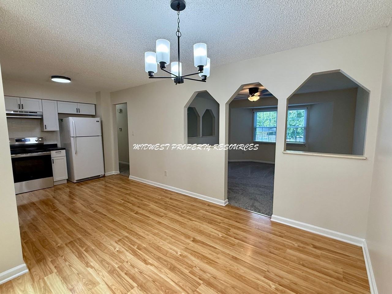 1104 Ne 10th St - Photo 6 of 27