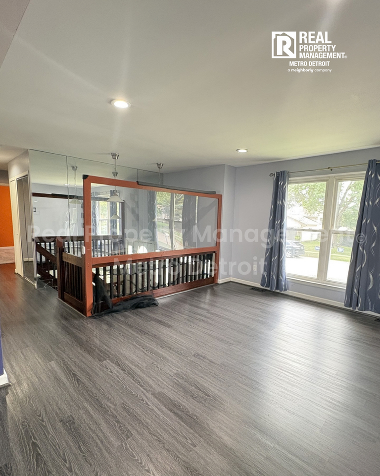 2781 Majestic Ct - Photo 2 of 20