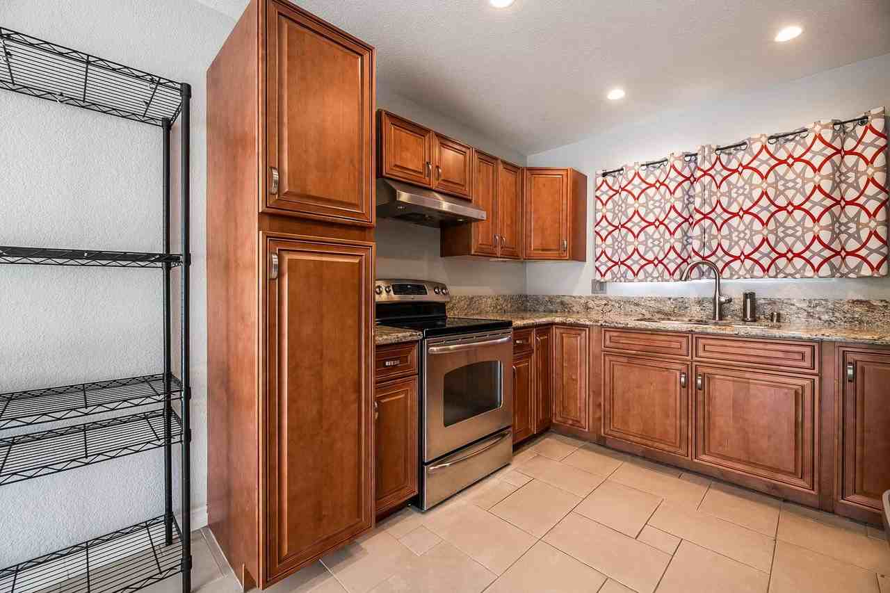 836 N 21st St - Photo 7 of 25