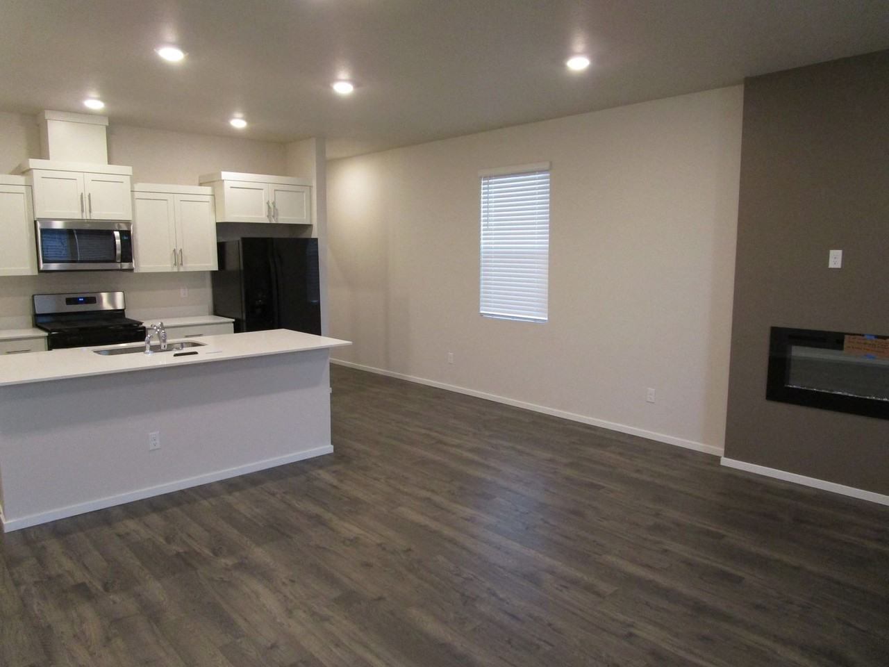 512 Ne Union Loop - Photo 2 of 14