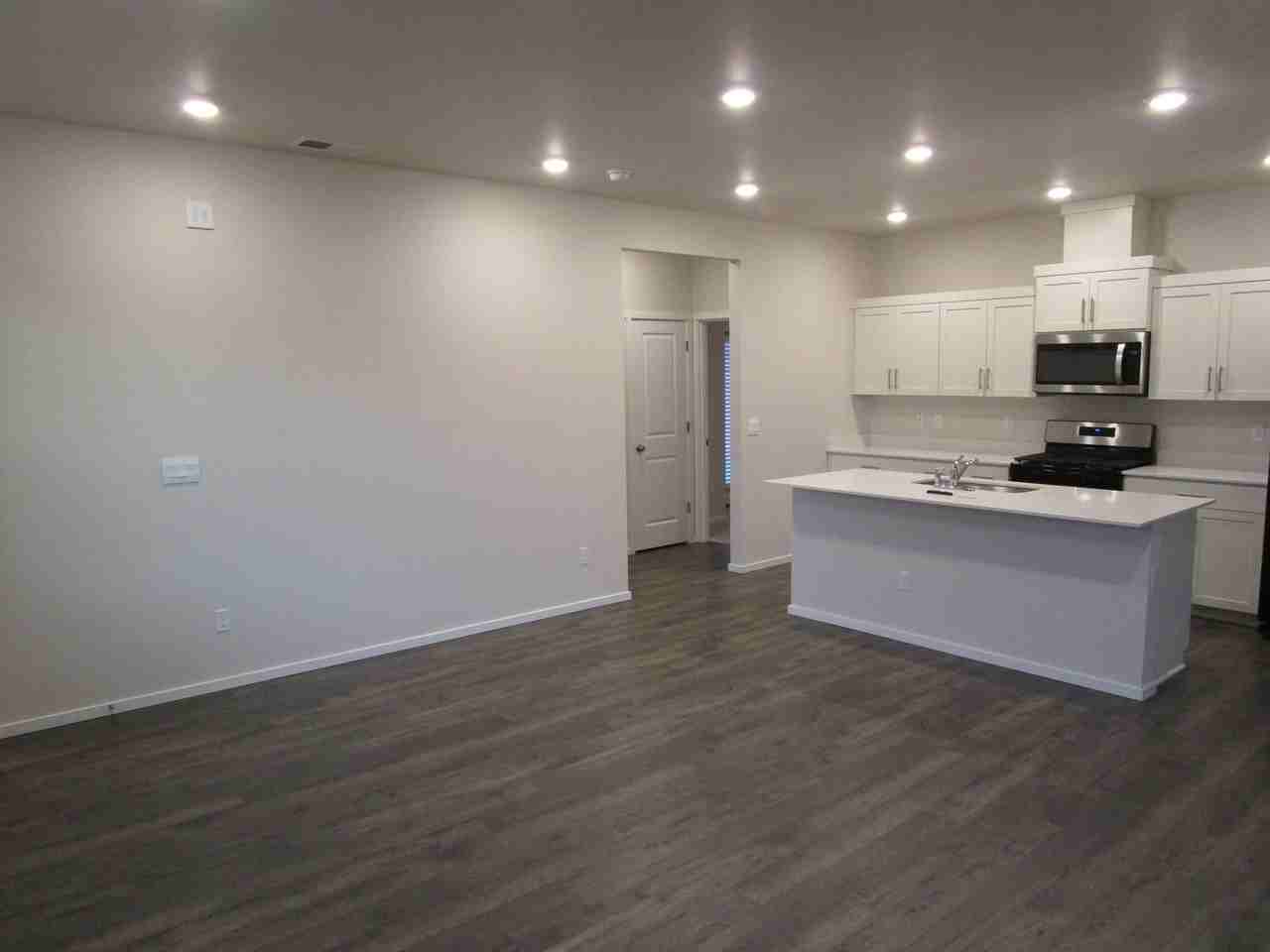512 Ne Union Loop - Photo 3 of 14
