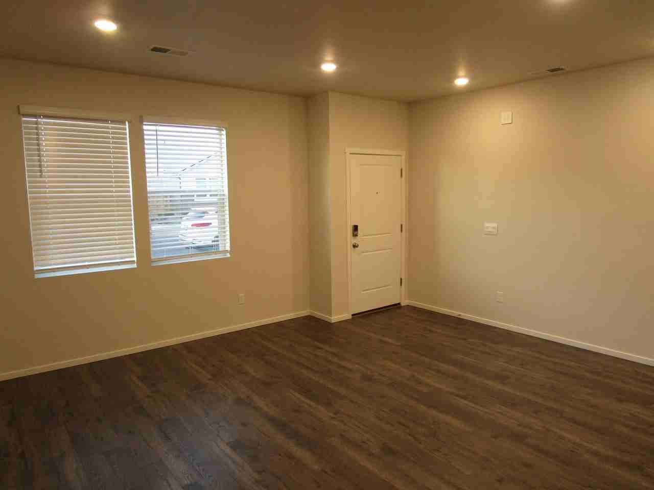 512 Ne Union Loop - Photo 4 of 14