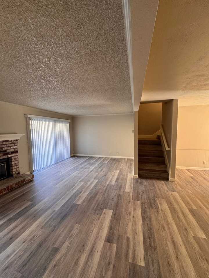 1844 Cherokee Dr #2 - Photo 5 of 22