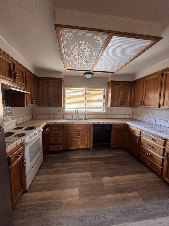 1844 Cherokee Dr #2 - Photo 6 of 22