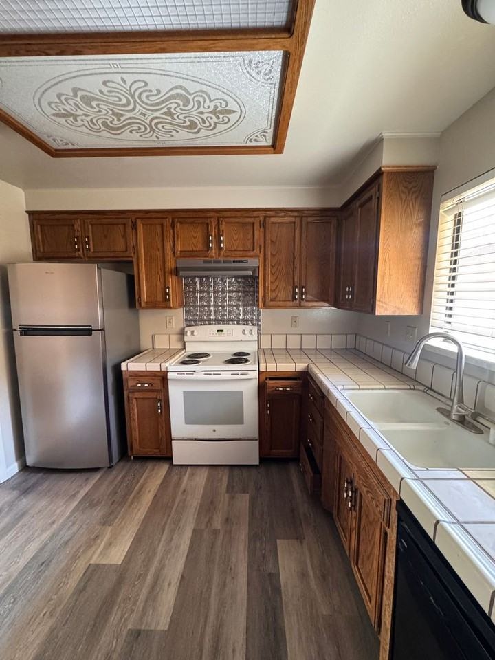 1844 Cherokee Dr #2 - Photo 7 of 22