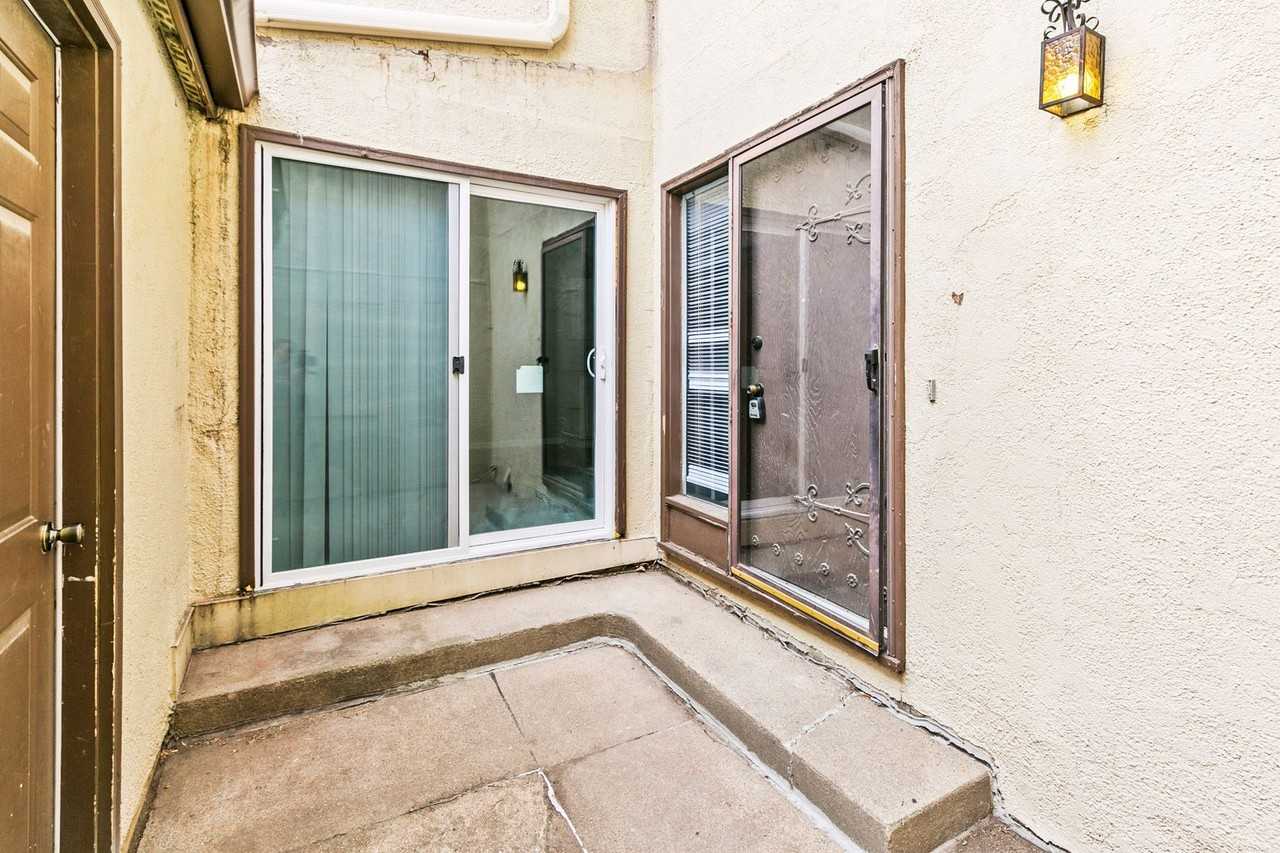 10914 Saratoga Plz - Photo 2 of 28
