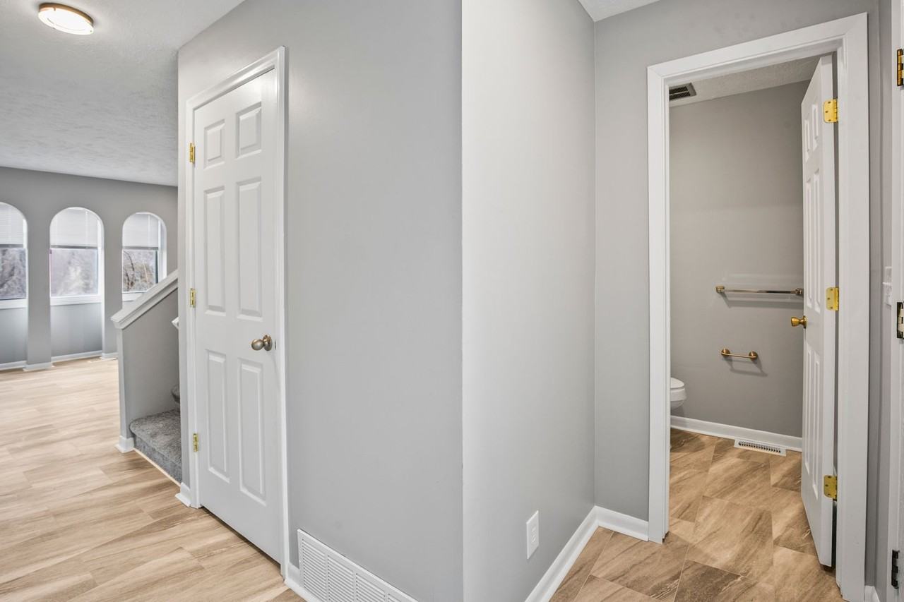 10914 Saratoga Plz - Photo 3 of 28