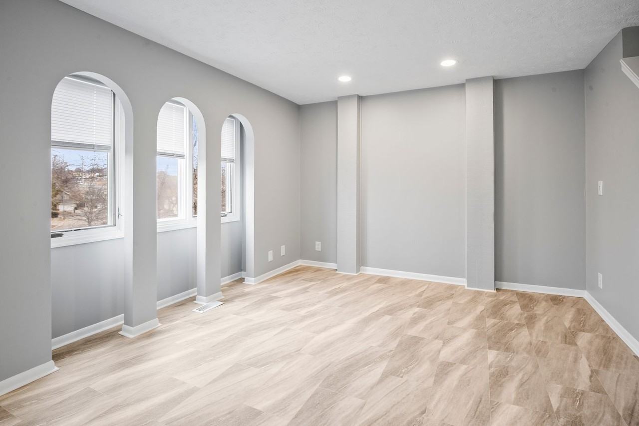 10914 Saratoga Plz - Photo 5 of 28
