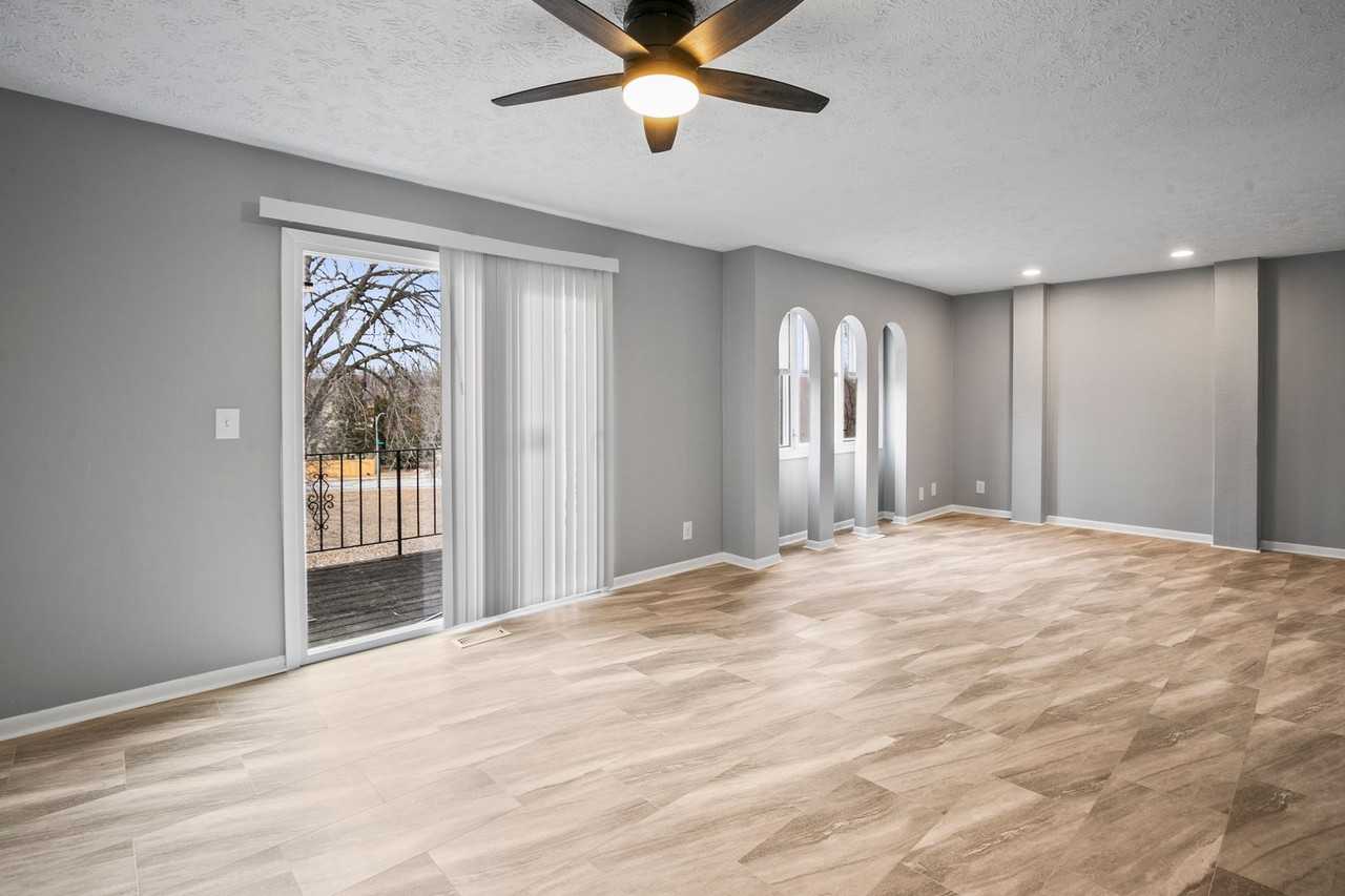 10914 Saratoga Plz - Photo 6 of 28