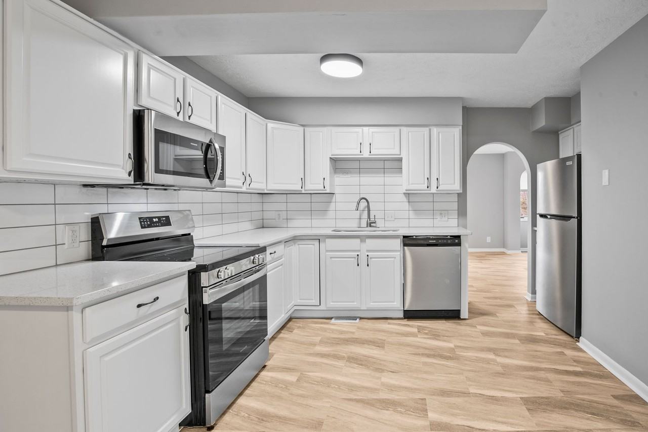 10914 Saratoga Plz - Photo 7 of 28