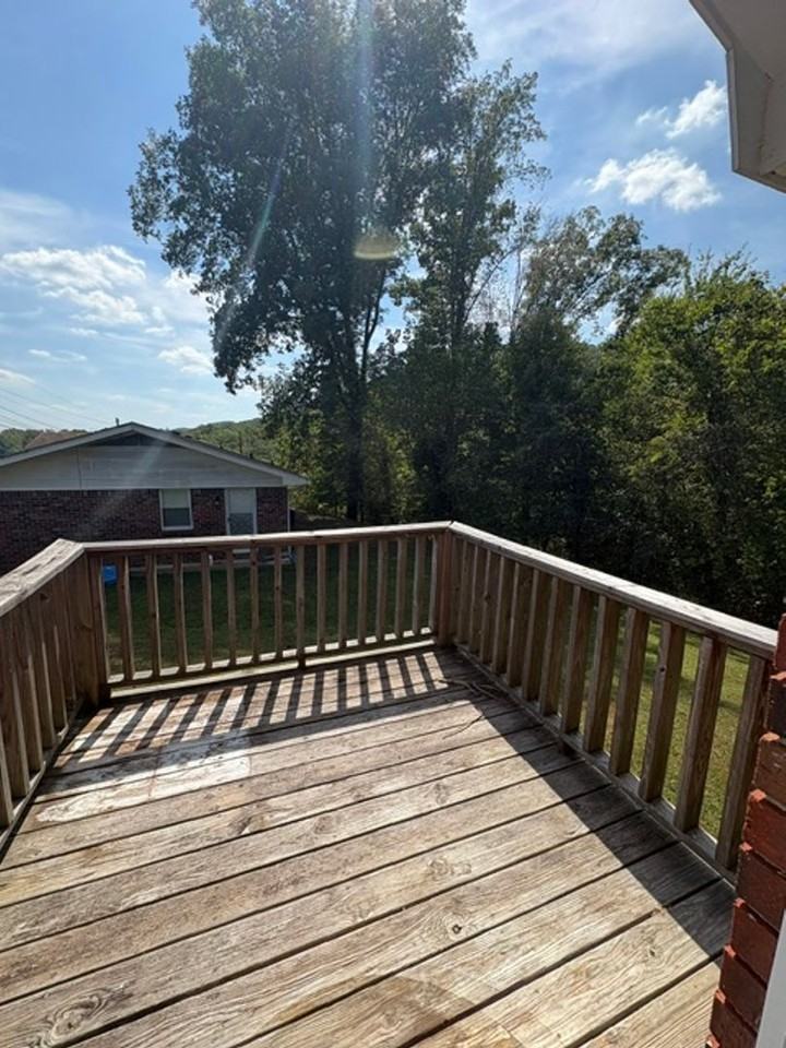 4995/4997 Eastview Terrace - Photo 3 of 14