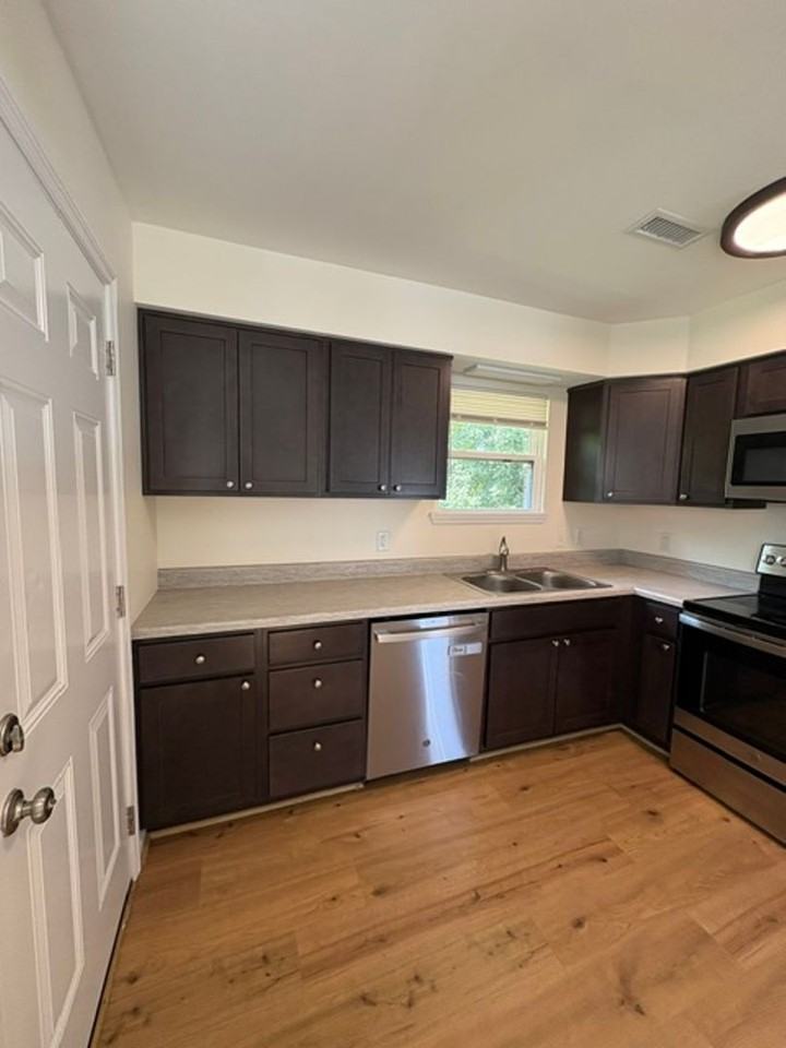 4995/4997 Eastview Terrace - Photo 4 of 14