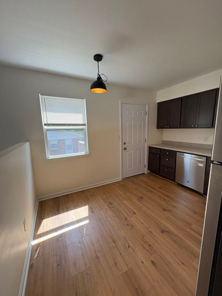 4995/4997 Eastview Terrace - Photo 5 of 14