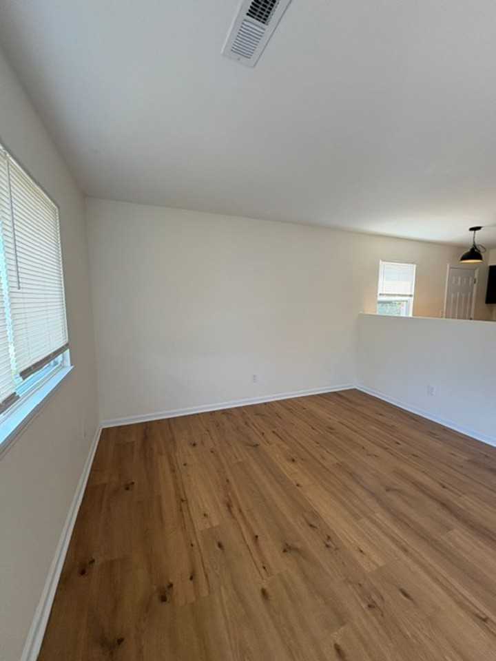 4995/4997 Eastview Terrace - Photo 6 of 14