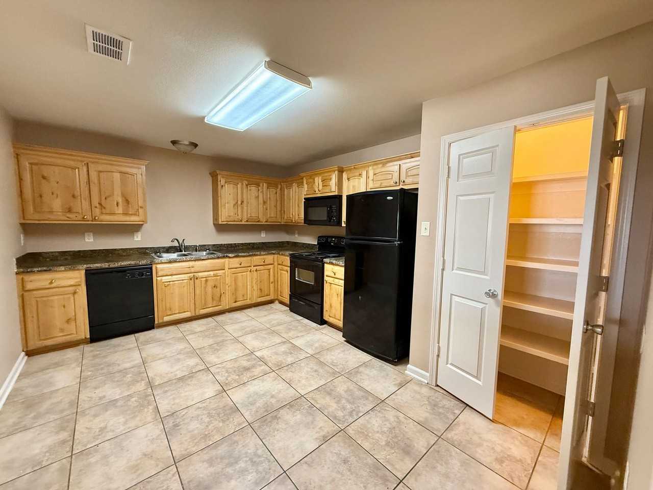 339 Princess Pl - Photo 5 of 15
