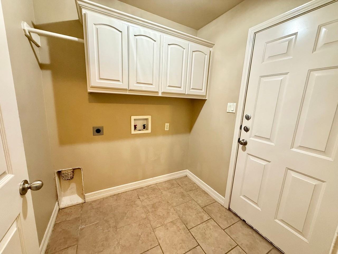 8340 Stonebridge Way - Photo 6 of 27
