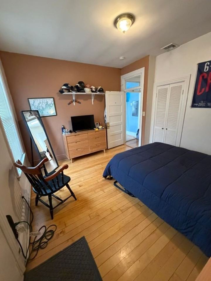 1512 Commonwealth Ave - Photo 2 of 10