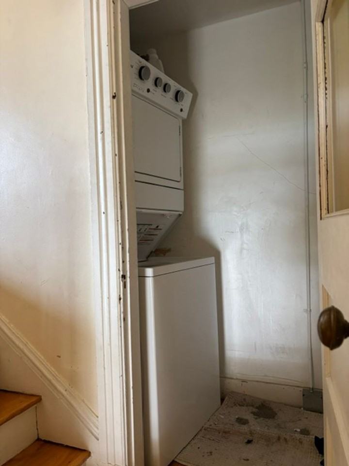 1512 Commonwealth Ave - Photo 3 of 10