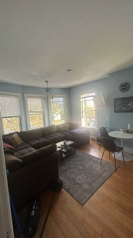 1512 Commonwealth Ave - Photo 4 of 10