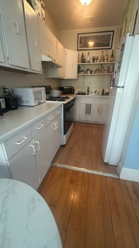 1512 Commonwealth Ave - Photo 5 of 10