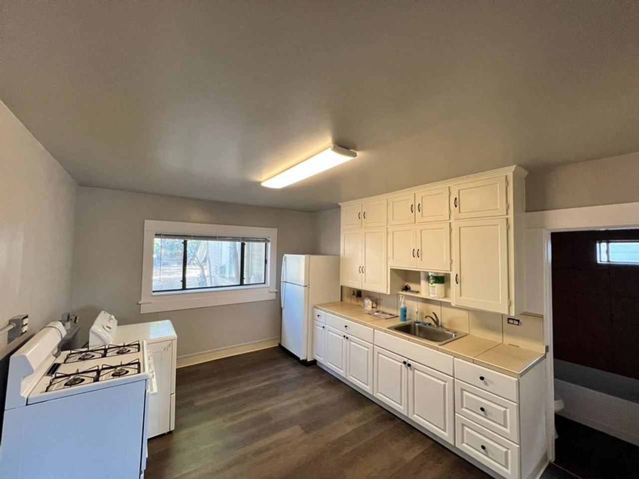 1810 F St - Photo 4 of 6