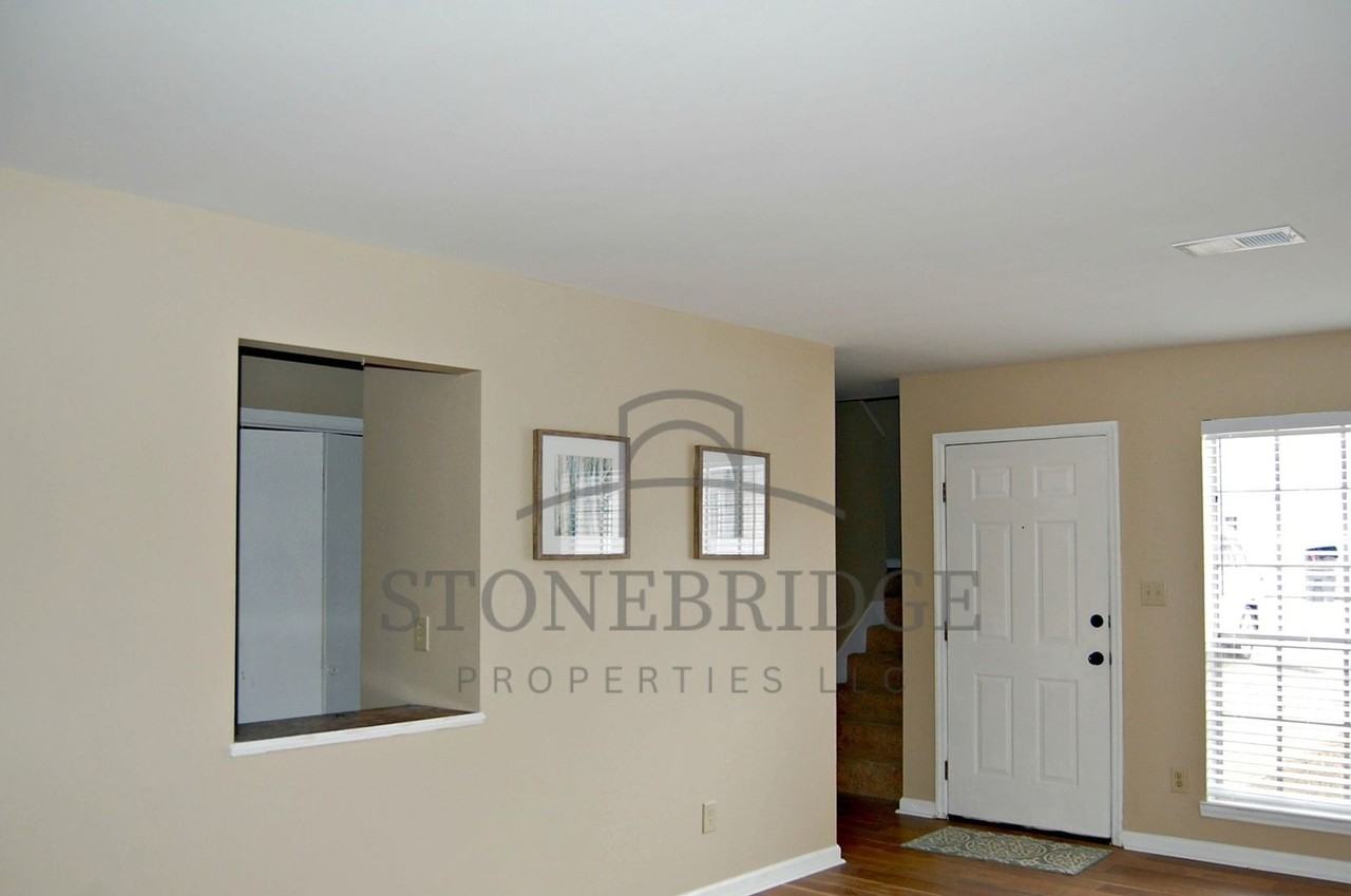 202 Hillsboro Ln - Photo 3 of 5