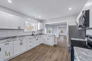 featured image of 403 S Elm St