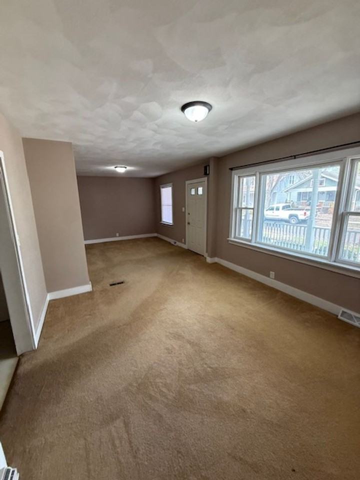 1134 W Cook St - Photo 4 of 14