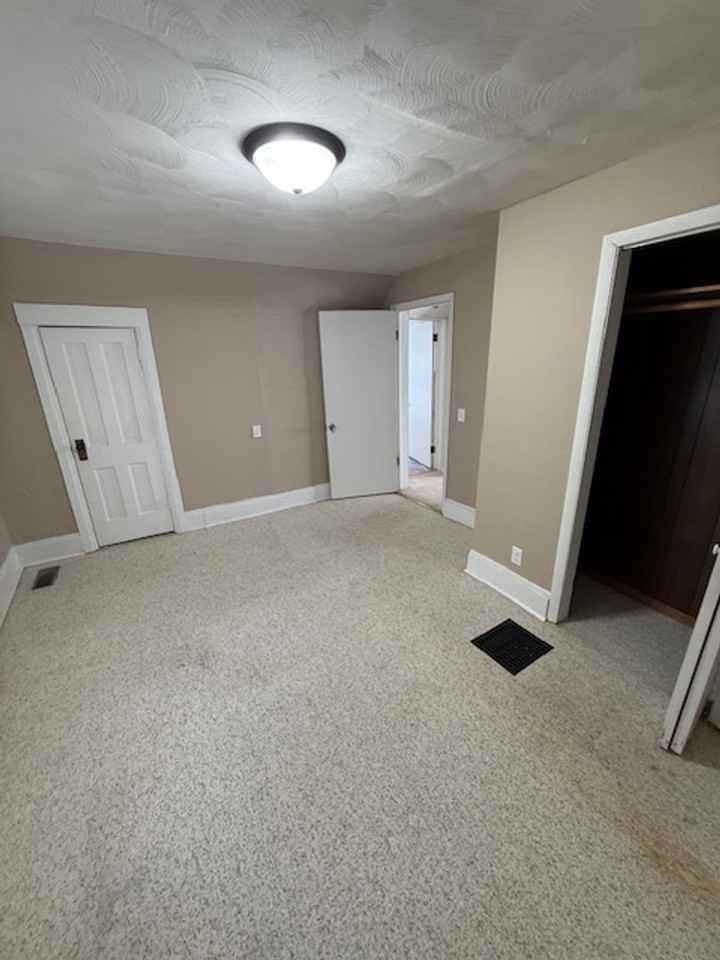 1134 W Cook St - Photo 7 of 14