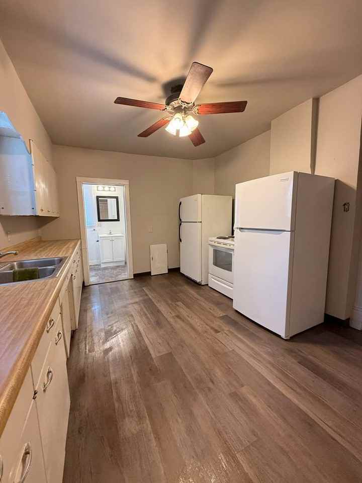 220 13th Ave W - Photo 5 of 26