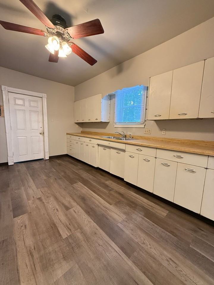 220 13th Ave W - Photo 6 of 26